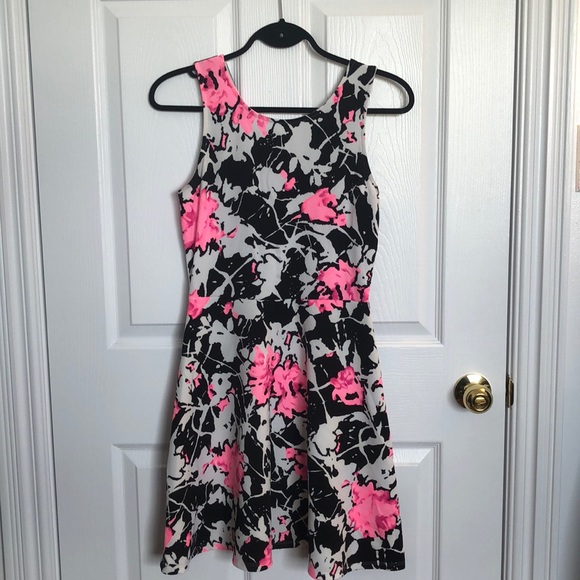 Floral pink, black and white dress size small - Picture 1 of 3